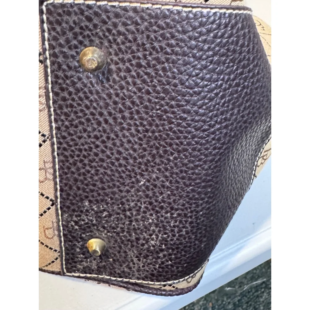 Dooney & Bourke this pre